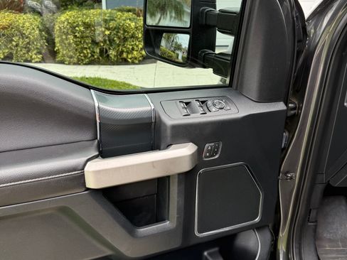 Used 2019 Ford F150 Lariat image 11