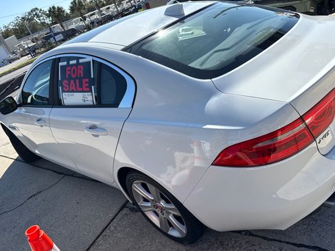 Used 2017 Jaguar XE Premium image 5