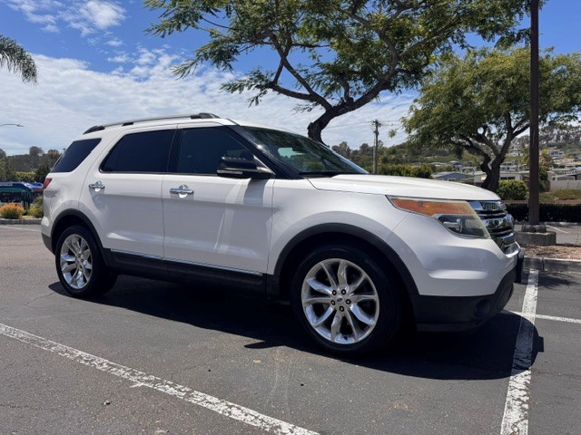 Used 2014 Ford Explorer XLT w/ Equipment Group 202A FWD image 2