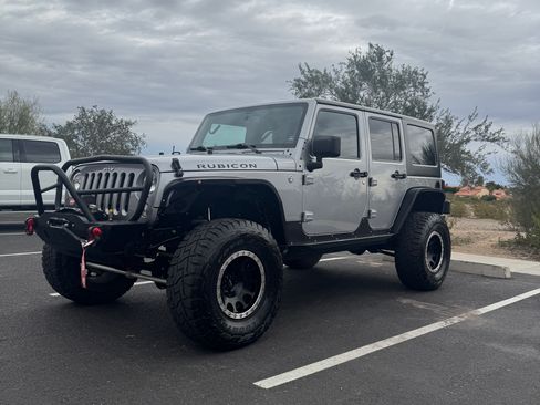 Used 2015 Jeep Wrangler Unlimited Rubicon w/ Connectivity Group image 5