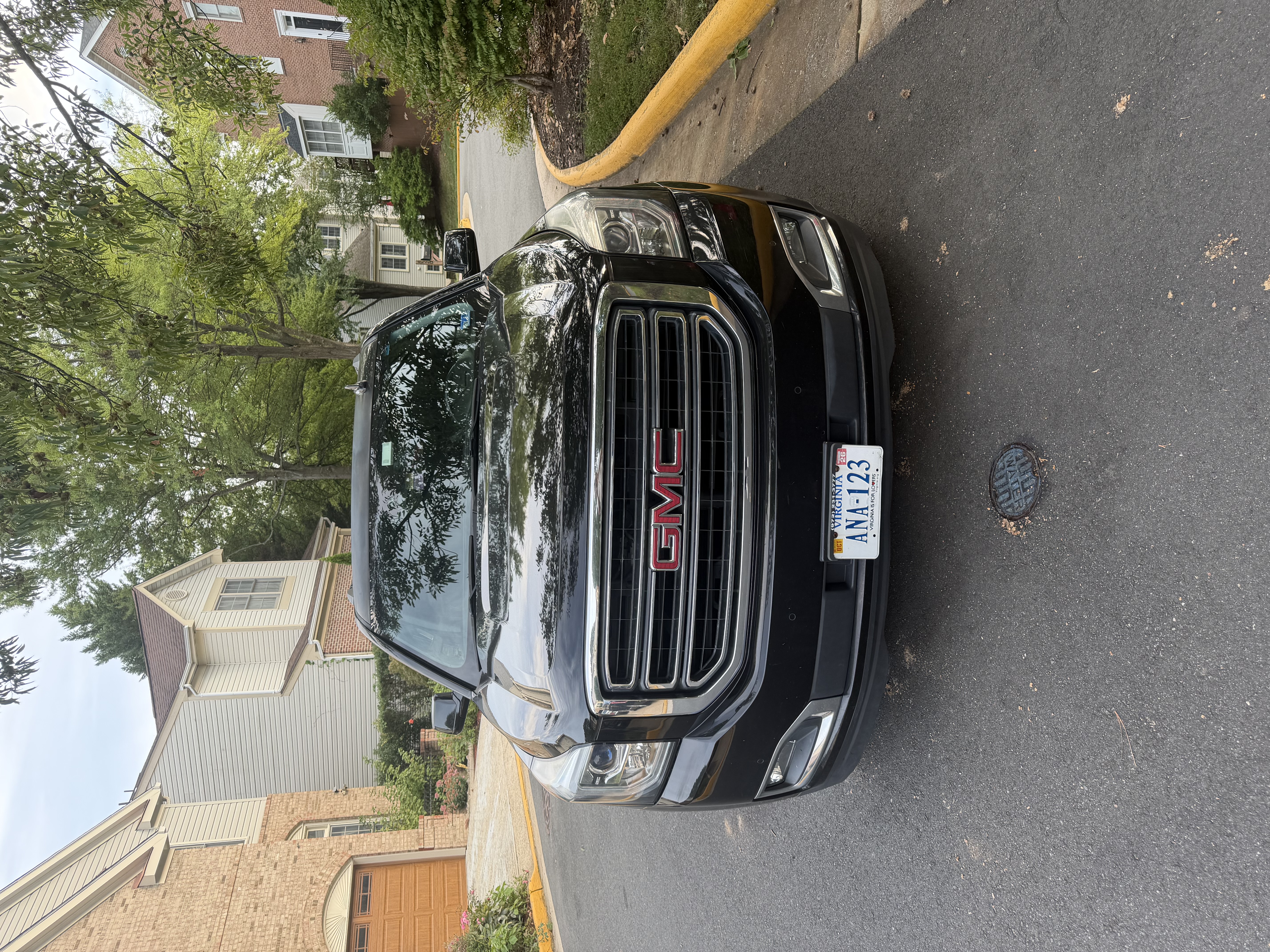 Used 2017 GMC Yukon XL SLT RWD image 1