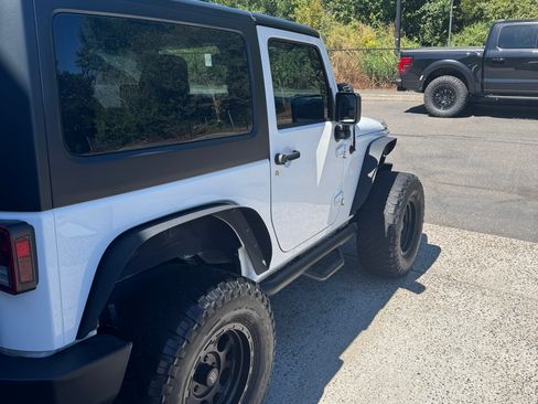 Used 2017 Jeep Wrangler Sport w/ Quick Order Package 24S AWD/4WD image 4