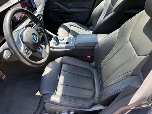 Used 2022 BMW i4 eDrive40 w/ M Sport Package RWD image 9