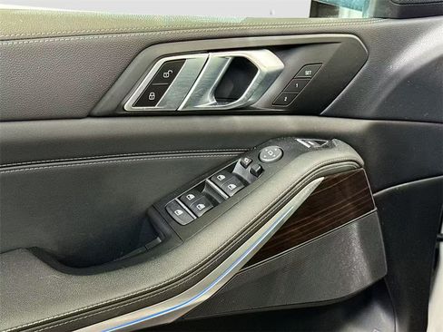 Used 2023 BMW X5 xDrive45e image 14