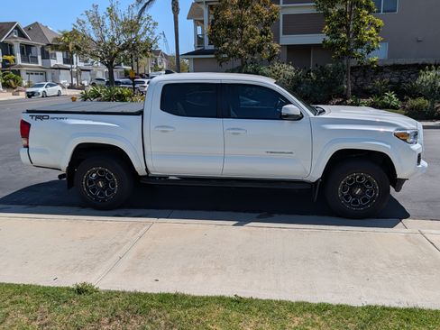 Used 2016 Toyota Tacoma TRD Sport w/ Towing Package RWD image 16