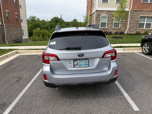 Used 2017 Subaru Outback 2.5i Premium AWD/4WD image 4