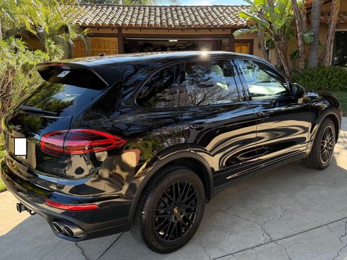 Used 2017 Porsche Cayenne S image 5