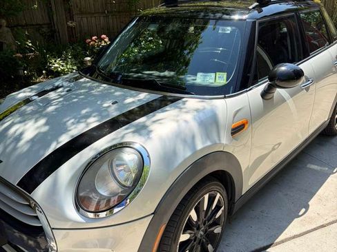 Used 2015 MINI Cooper 4-Door Hardtop FWD image 1