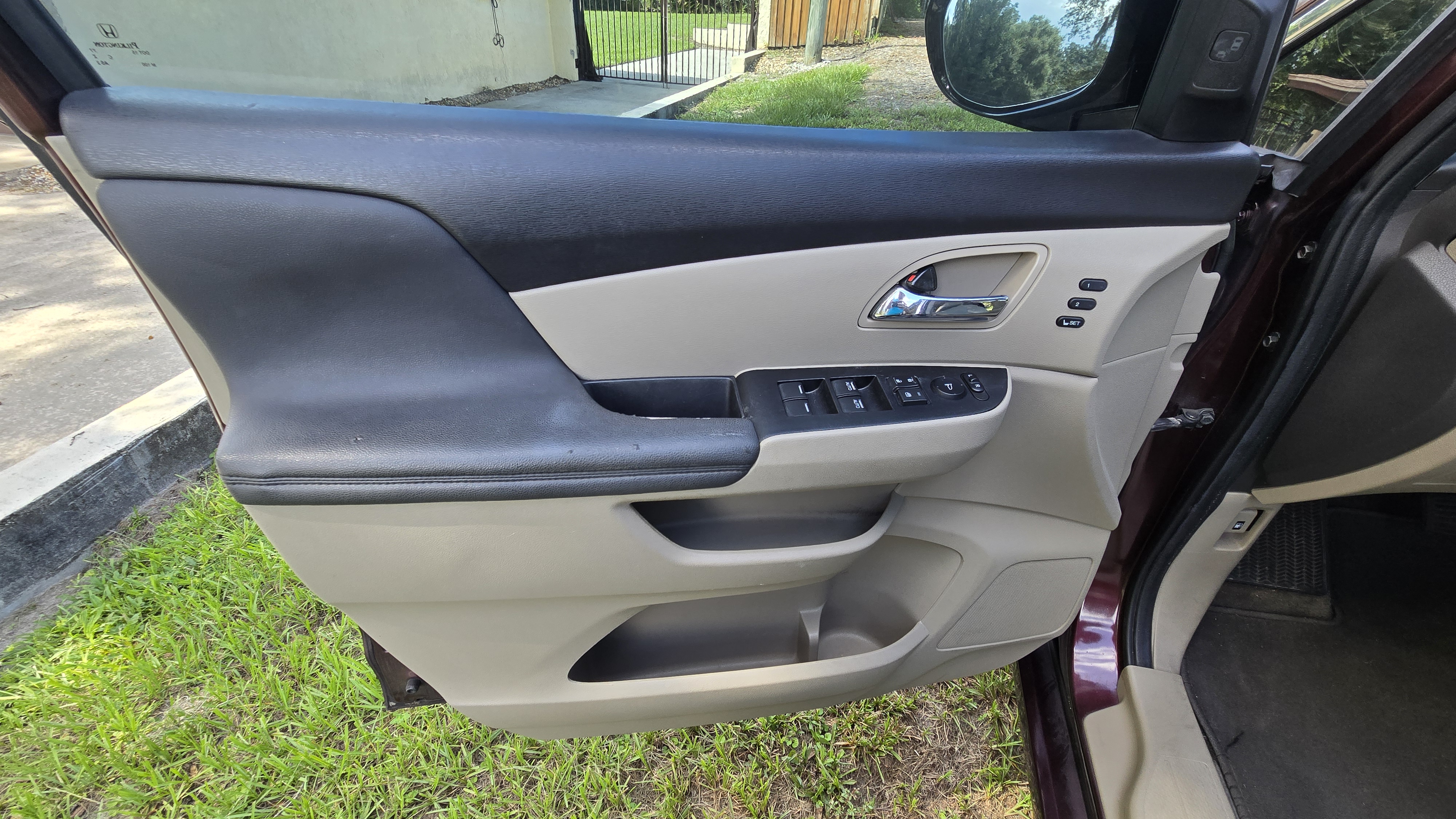 Used 2014 Honda Odyssey Touring Elite image 19