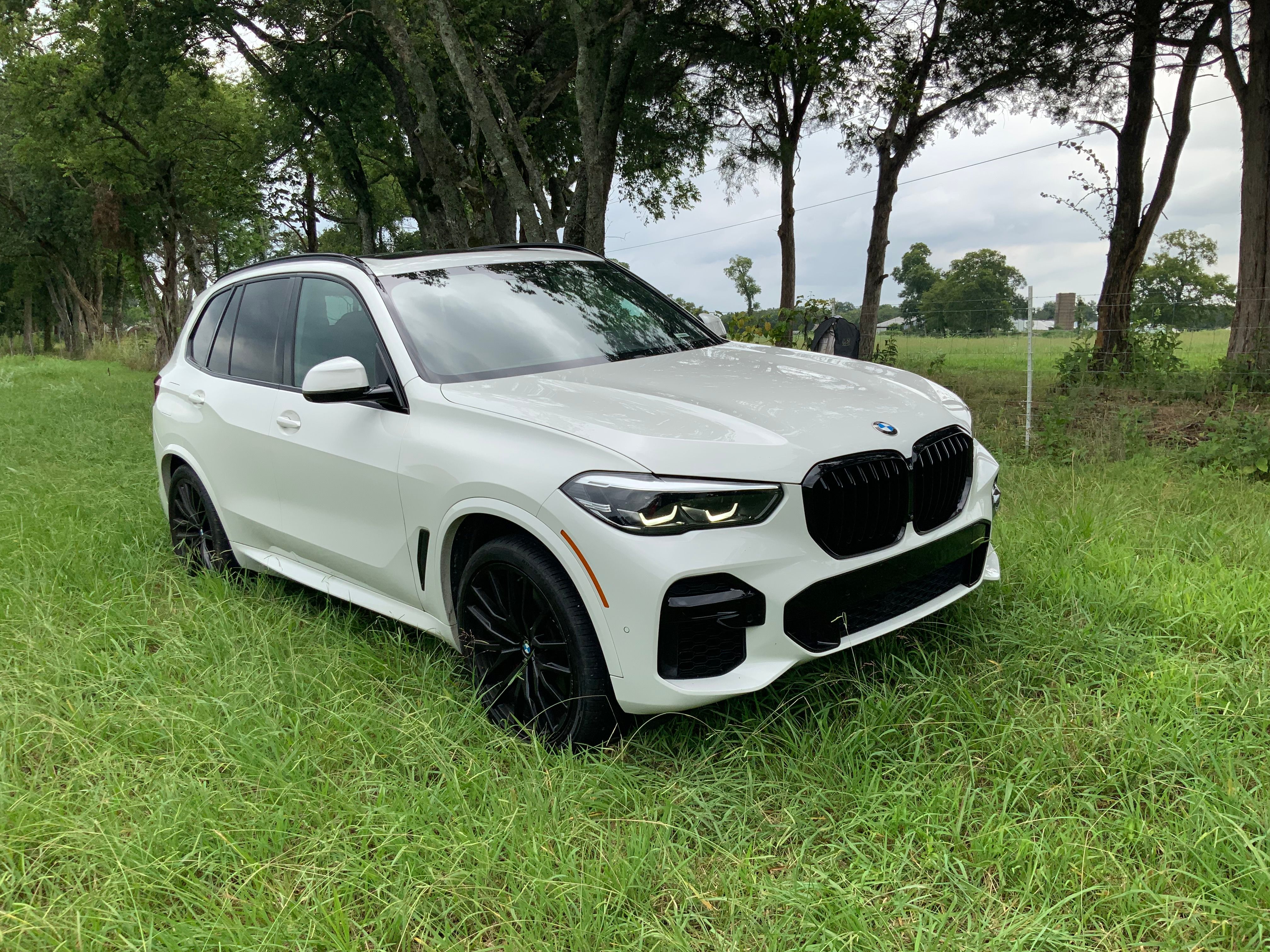 Used 2022 BMW X5 xDrive40i w/ M Sport Package AWD/4WD image 2