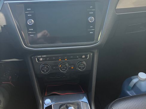 Used 2019 Volkswagen Tiguan SE image 8