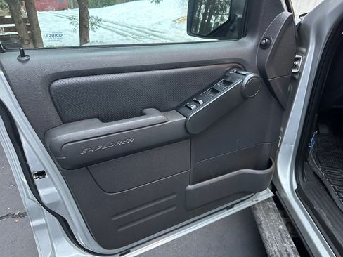 Used 2010 Ford Explorer XLT image 17