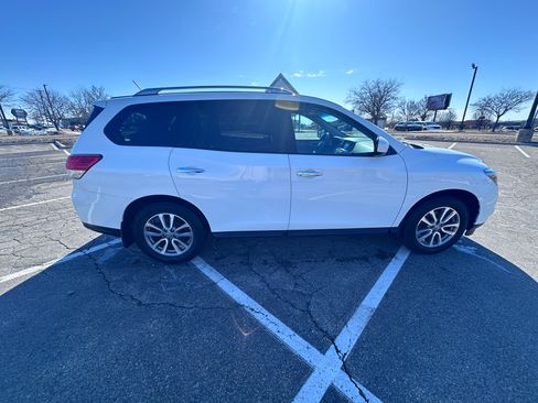 Used 2015 Nissan Pathfinder SV w/ Trailer Tow Package image 8