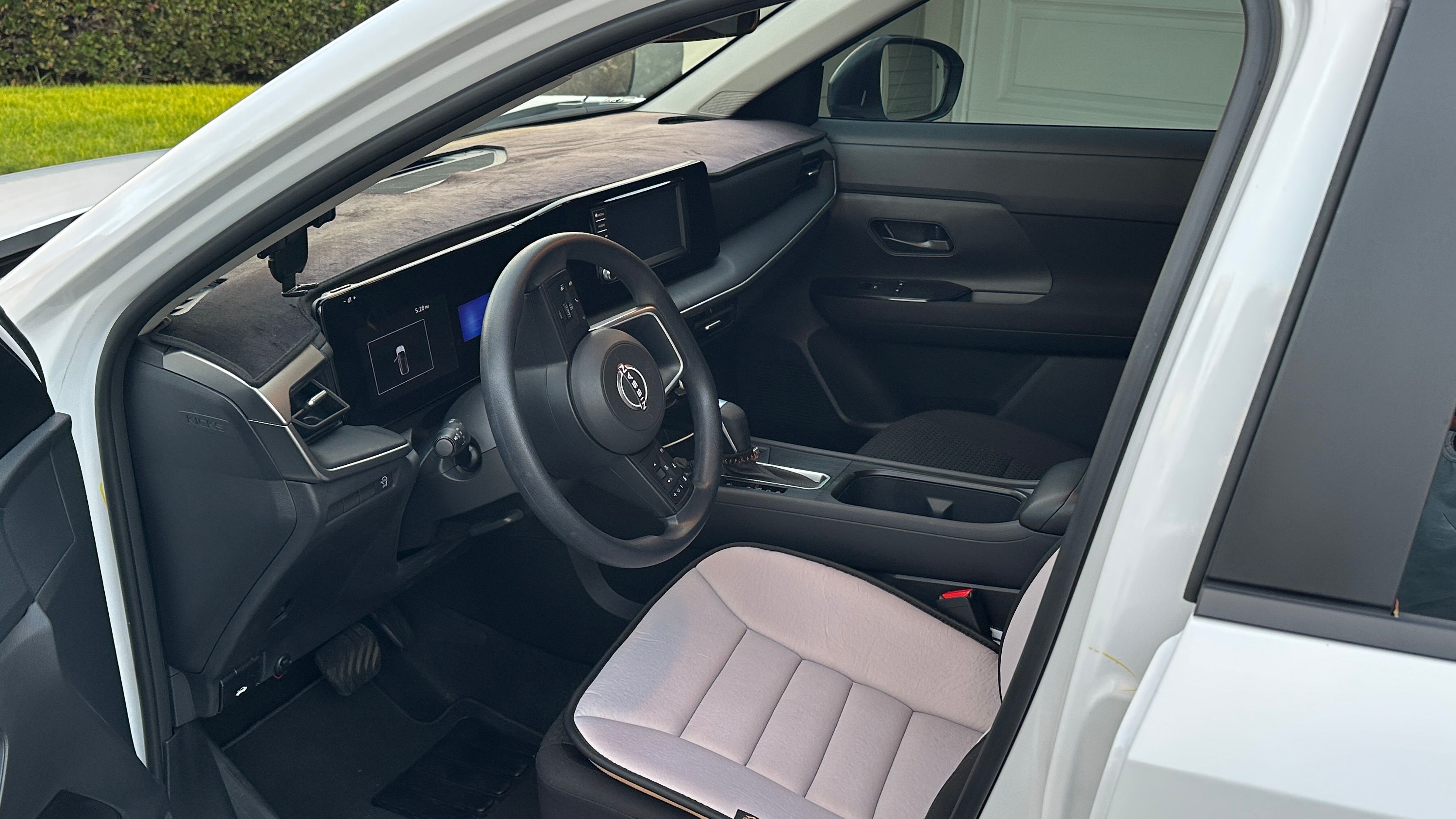 Used 2025 Nissan Kicks S FWD image 8