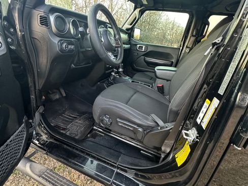 Used 2020 Jeep Gladiator Sport w/ Quick Order Package 24S image 8