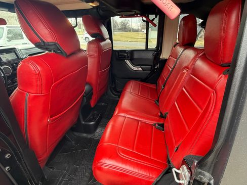 Used 2011 Jeep Wrangler Unlimited Rubicon w/ Dual Top Group image 19