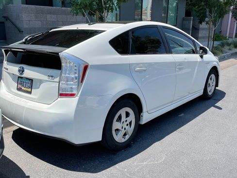 Used 2017 Toyota Prius Three w/ Advanced Technology Package FWD image 12