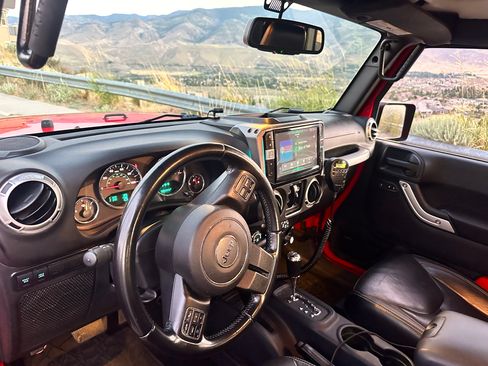 Used 2016 Jeep Wrangler Unlimited Rubicon w/ Connectivity Group image 20