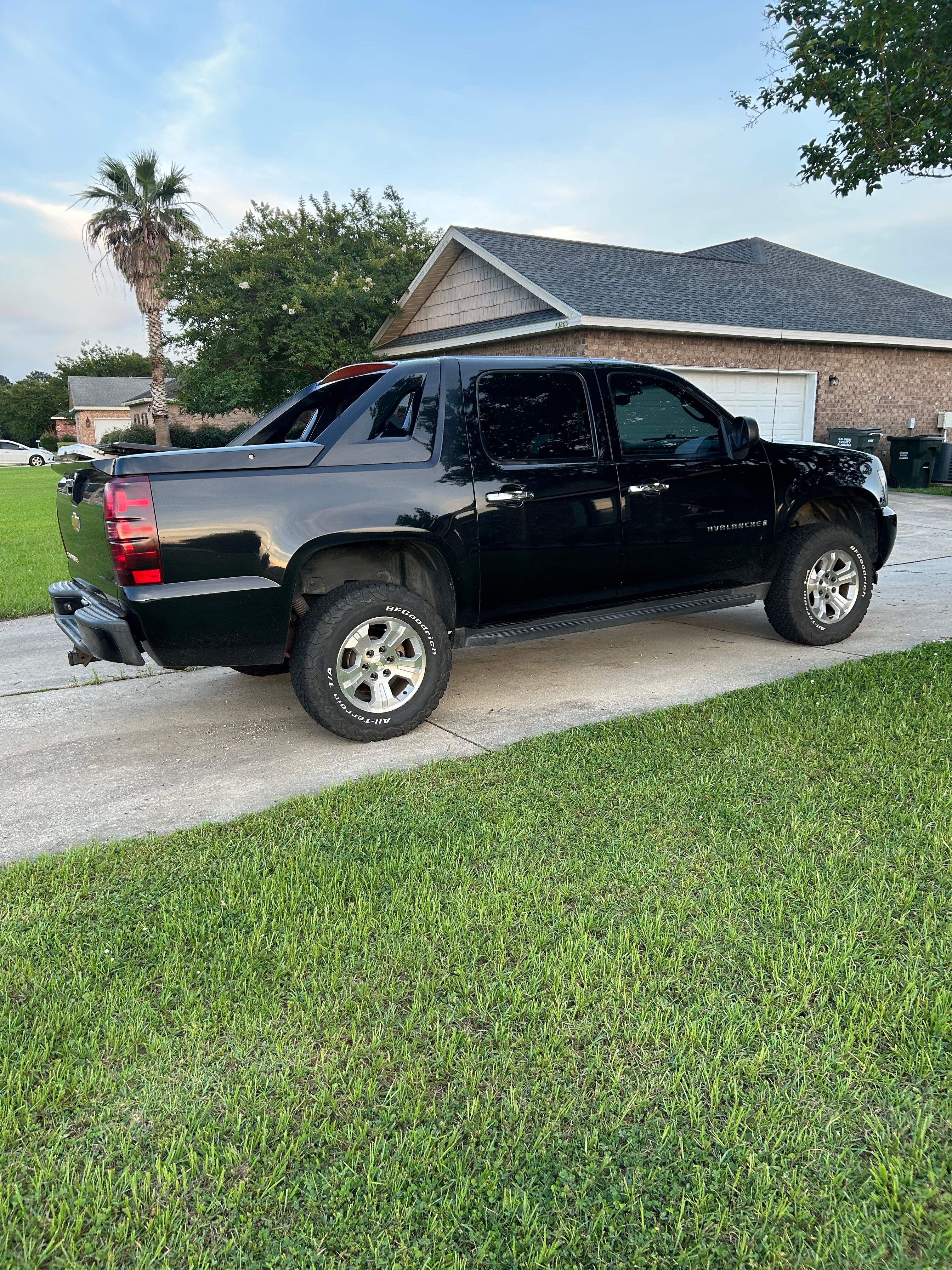 Used 2009 Chevrolet Avalanche LS AWD/4WD image 8
