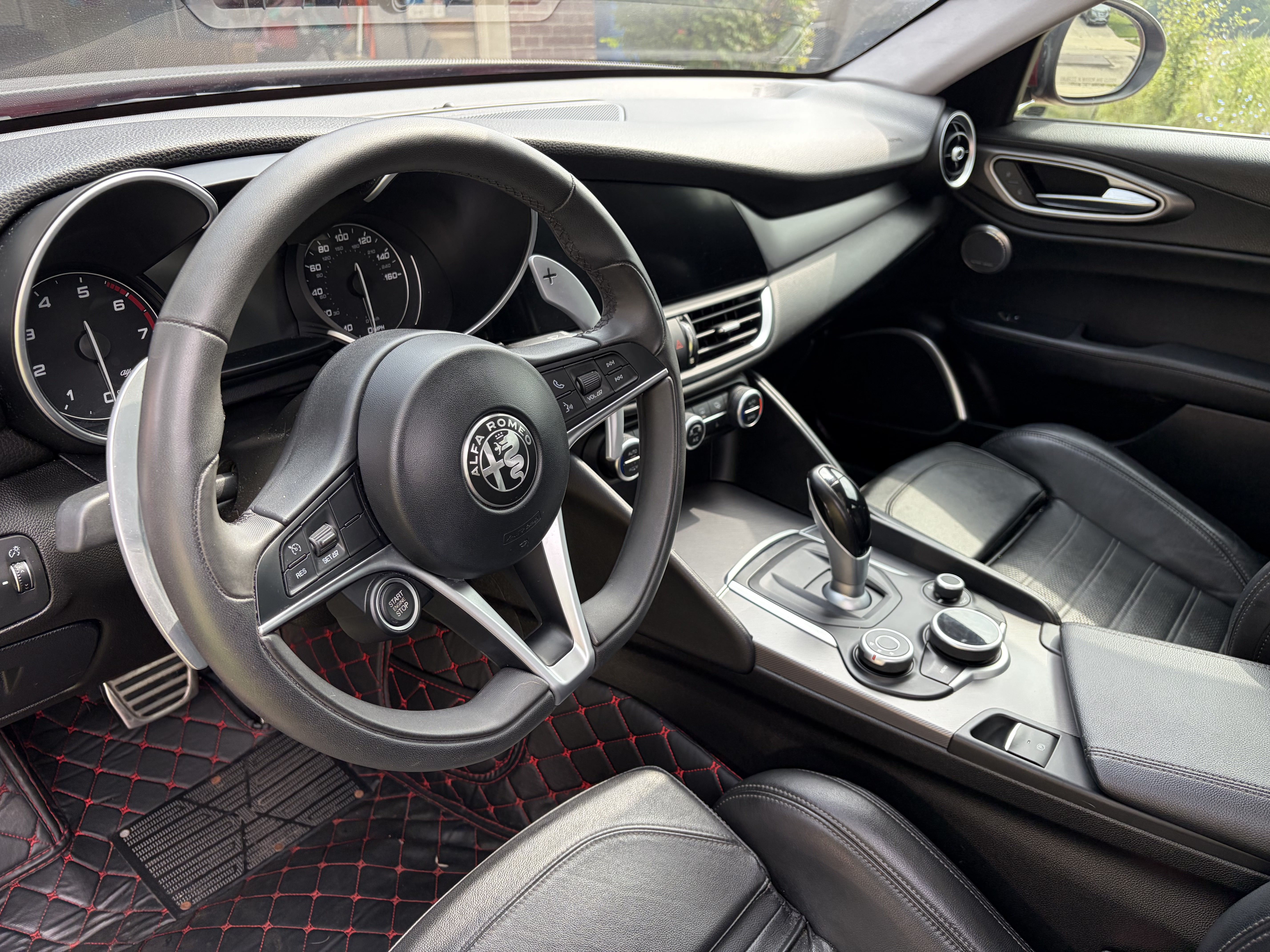 Used 2018 Alfa Romeo Giulia Ti Sport w/ Quick Order Package 22S Sport AWD/4WD image 9