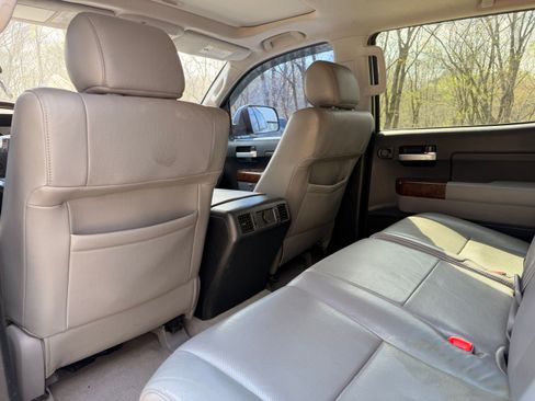 Used 2011 Toyota Tundra Limited w/ Platinum Pkg image 11