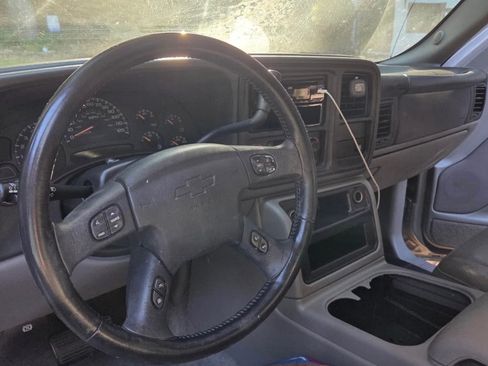 Used 2005 Chevrolet Tahoe LT w/ LT Preferred Equipment Group RWD image 17