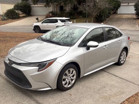 Used 2021 Toyota Corolla LE image 1