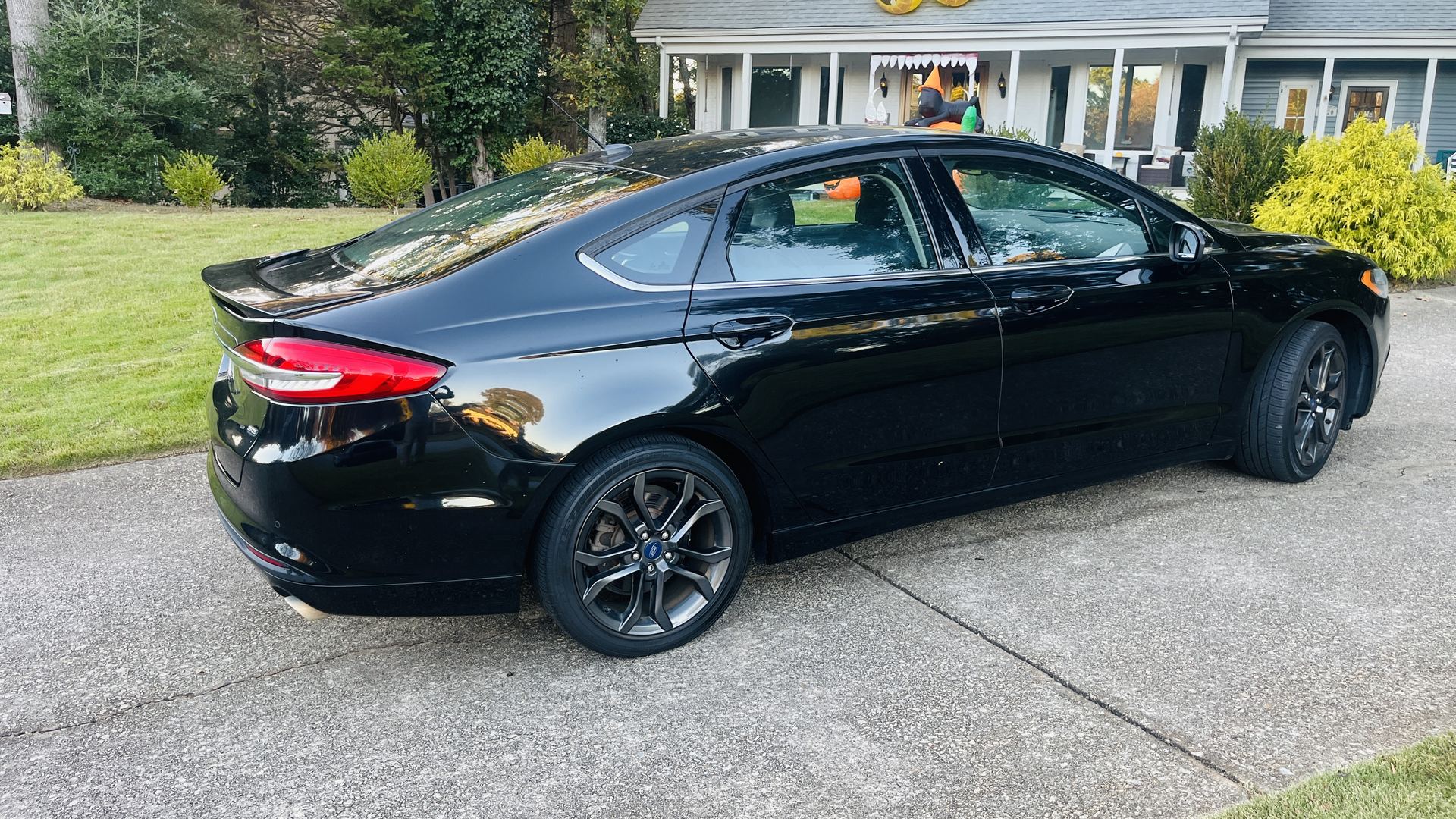 Used 2018 Ford Fusion SE FWD image 8