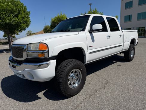 Used 2005 GMC Sierra 2500 SLT w/ Heavy-Duty Power Package RWD image 4