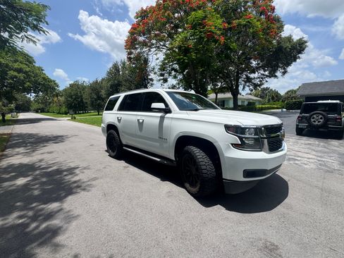 Used 2015 Chevrolet Tahoe LT RWD image 2