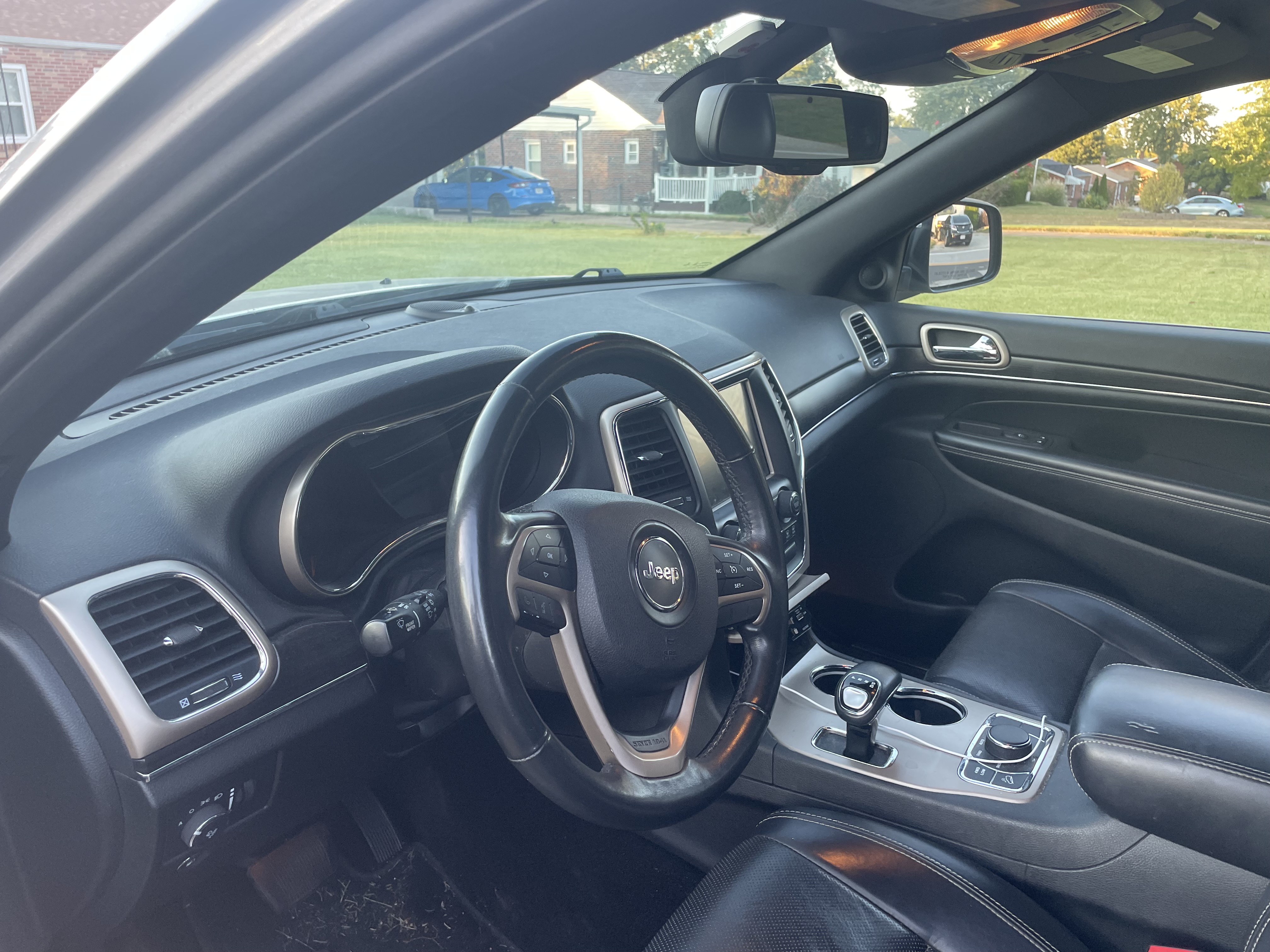 Used 2015 Jeep Grand Cherokee Limited w/ Luxury Group II AWD/4WD image 12