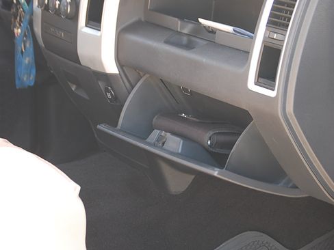 Used 2009 Dodge Ram 1500 Truck SLT w/ Remote Start & Security Group image 11