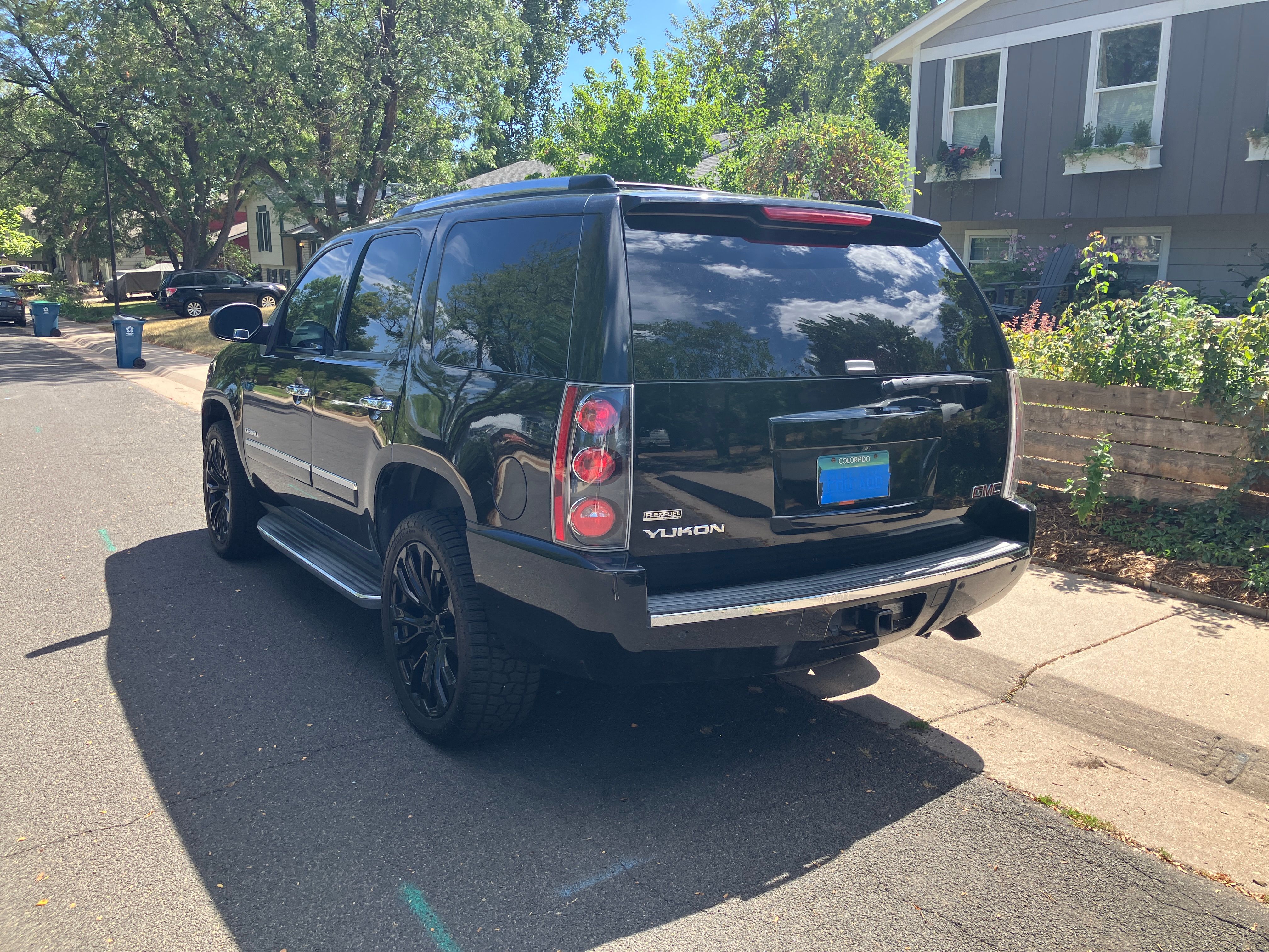 Used 2012 GMC Yukon Denali AWD/4WD image 4