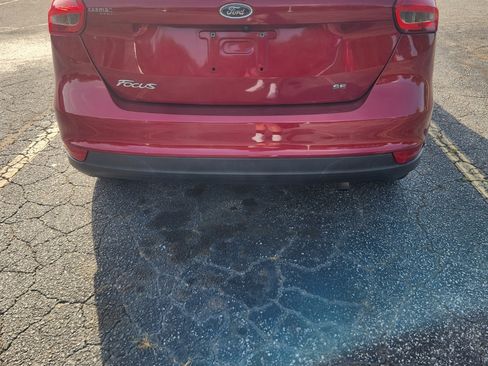 Used 2017 Ford Focus SE FWD image 2