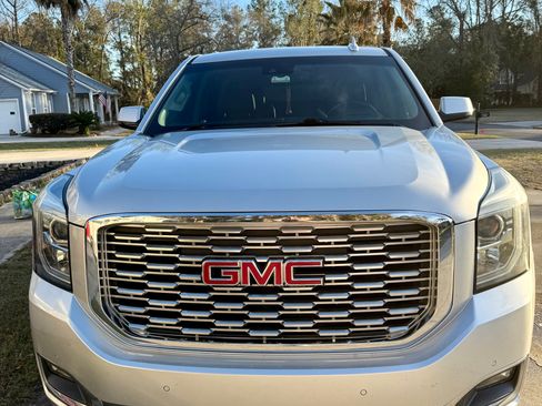 Used 2020 GMC Yukon XL Denali image 17