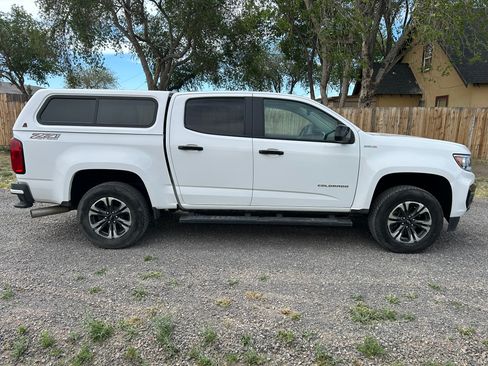 Used 2021 Chevrolet Colorado Z71 w/ Safety Package AWD/4WD image 4
