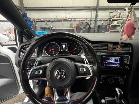 Used 2015 Volkswagen GTI SE image 8