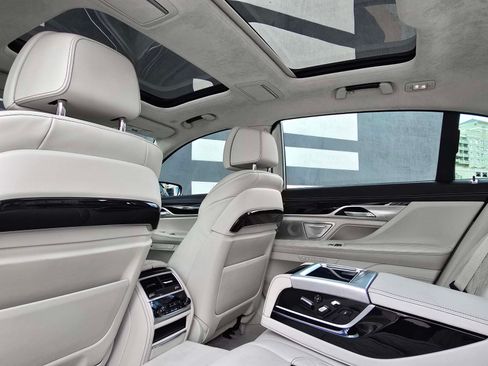 Used 2021 BMW ALPINA B7 xDrive w/ Luxury Rear Seating Package image 25