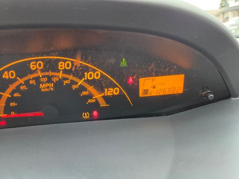 Used 2009 Toyota Yaris 2-Door Hatchback image 7