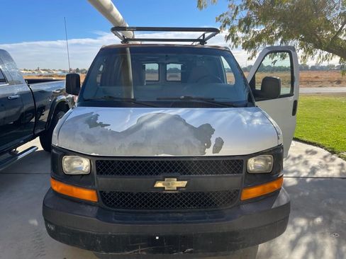Used 2006 Chevrolet Express 2500 Extended w/ Power and Light Package image 2