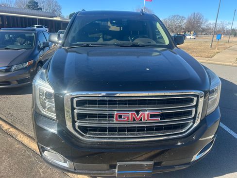 Used 2017 GMC Yukon SLT image 1