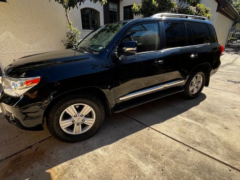 Used 2014 Toyota Land Cruiser image 2