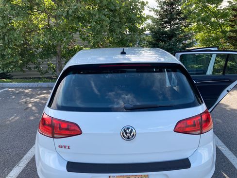 Used 2017 Volkswagen GTI Sport FWD image 11