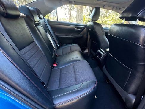 Used 2017 Toyota Camry SE w/ Moonroof Package image 9