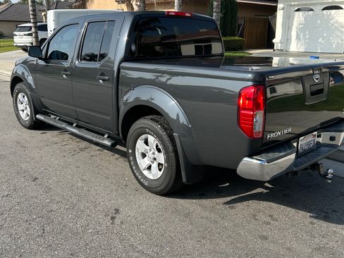 Used 2012 Nissan Frontier SV RWD image 2