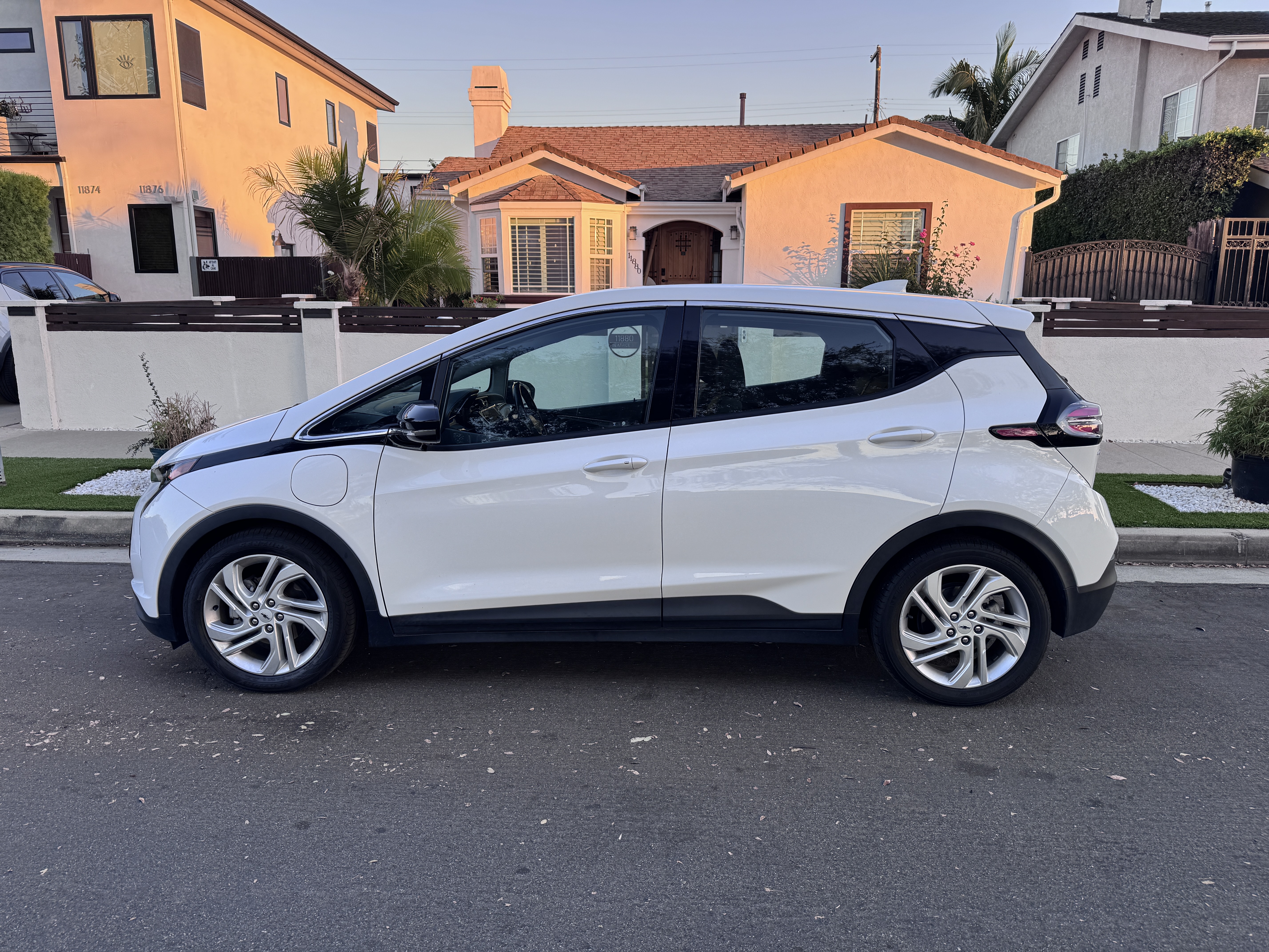Used 2022 Chevrolet Bolt LT FWD image 5