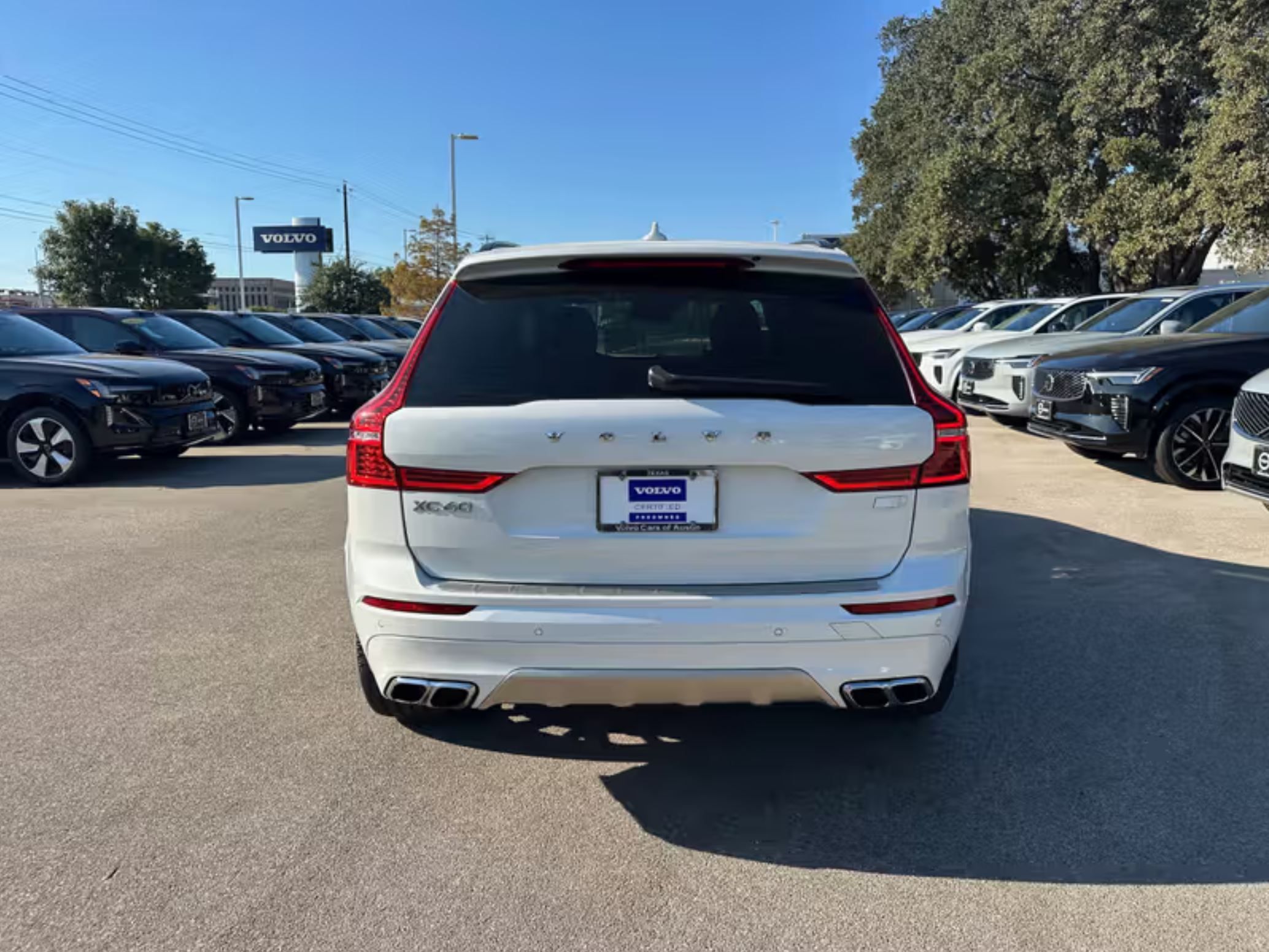 Used 2021 Volvo XC60 T8 R-Design w/ Advanced Package AWD/4WD image 4