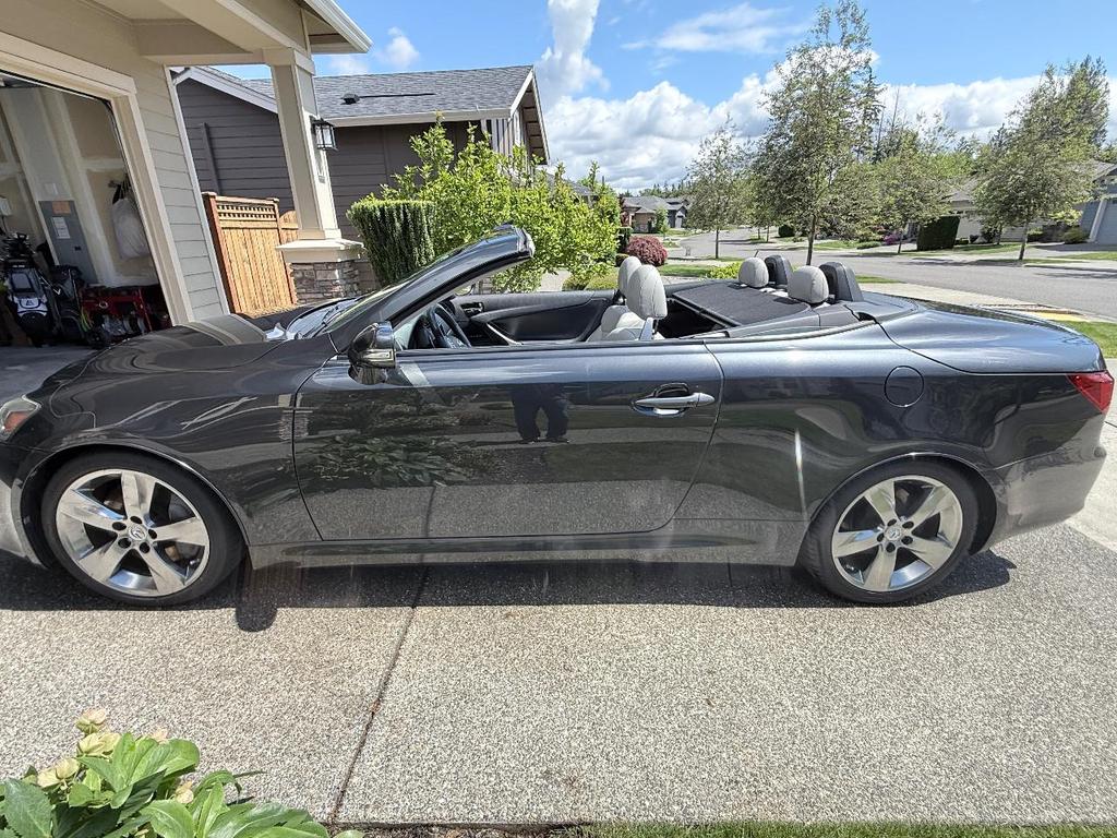 Used 2011 Lexus IS 350C w/ Luxury Pkg RWD image 2