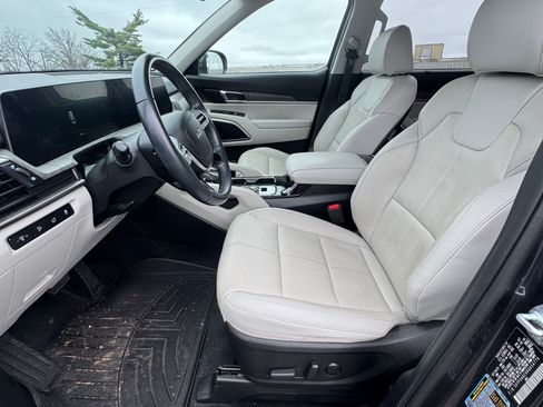 Used 2024 Kia Telluride EX w/ EX Captain's Chair Package image 18