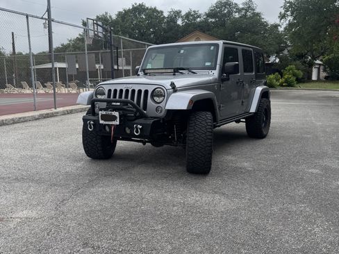 Used 2015 Jeep Wrangler Unlimited Sahara w/ Connectivity Group AWD/4WD image 5